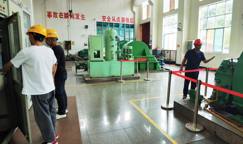 檢查站內(nèi)各機(jī)電設(shè)備.jpg